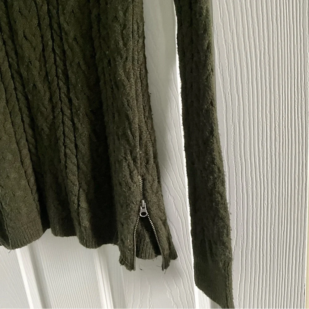 Sweater - Picture 2 of 2